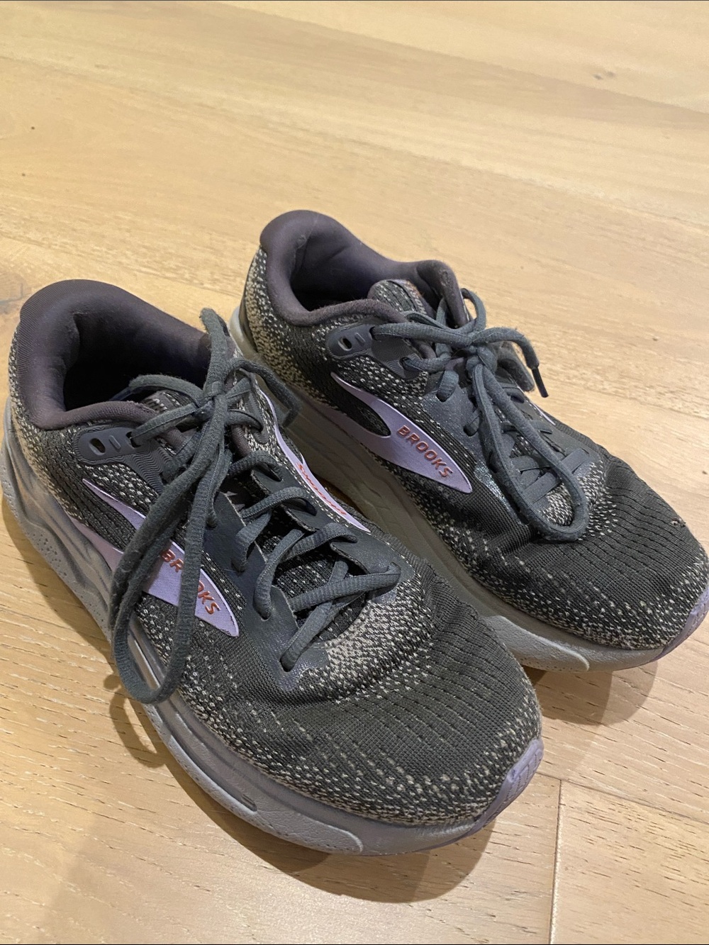 Brooks Black and Purple Lace-Up Athletic Sneakers Ghost Max 2